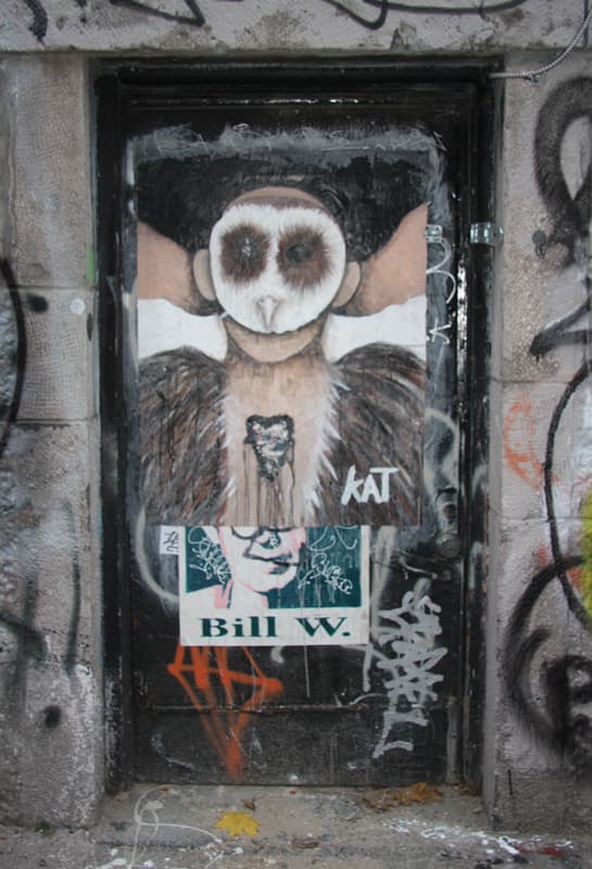Kat poster in alley between St-Laurent and Clark