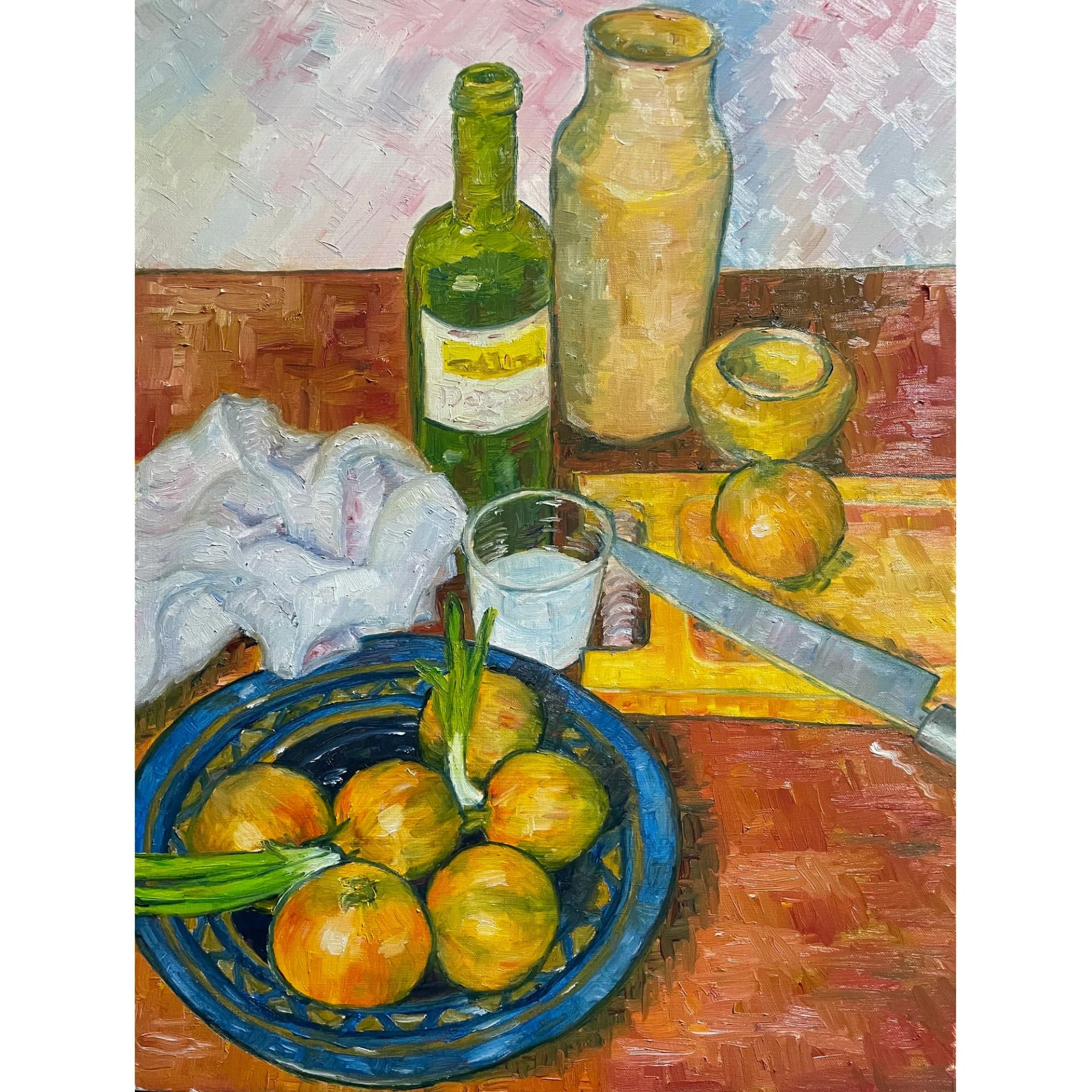 Oignons, couteau et vin
