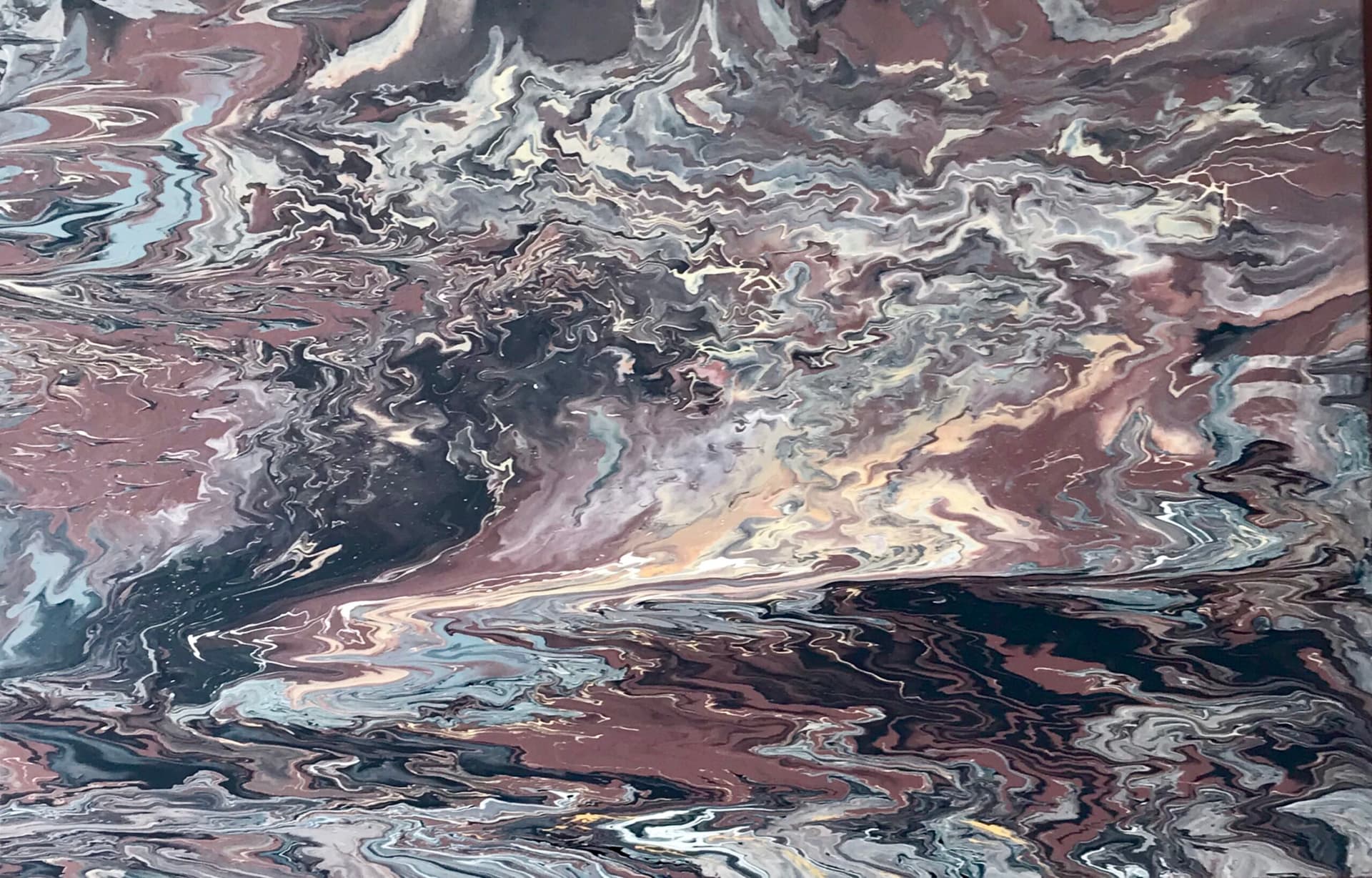 Ciel menaçant sur le fleuve