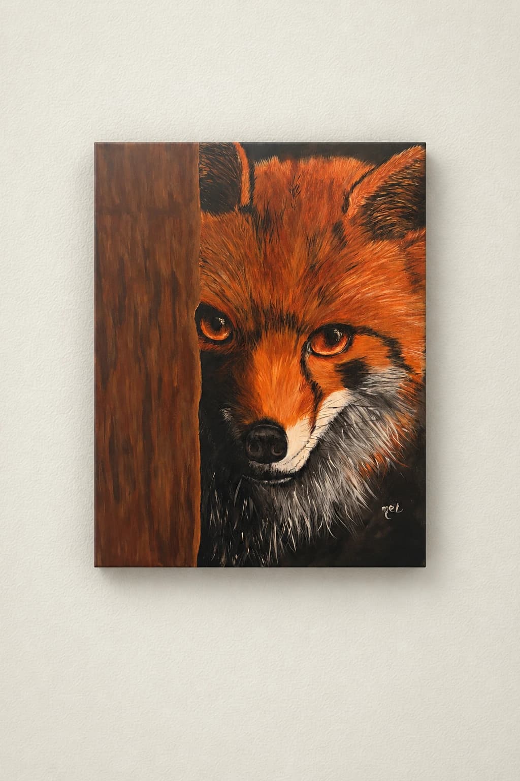 Renard derrière l'arbre