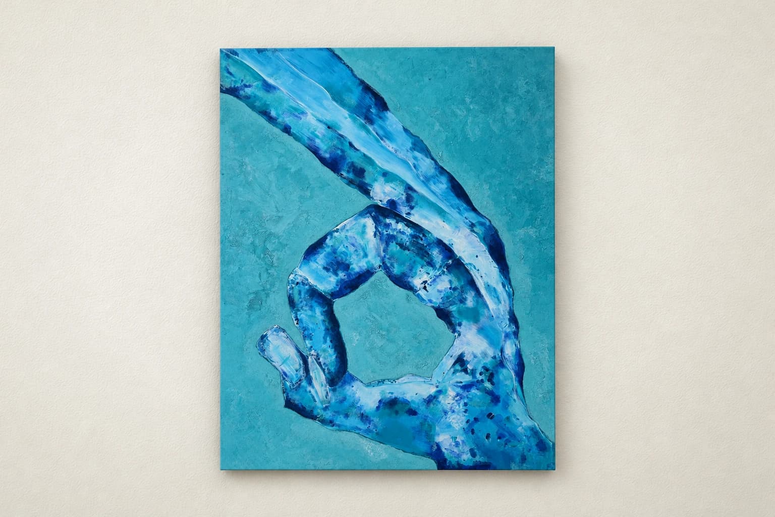 Main bleue en cercle