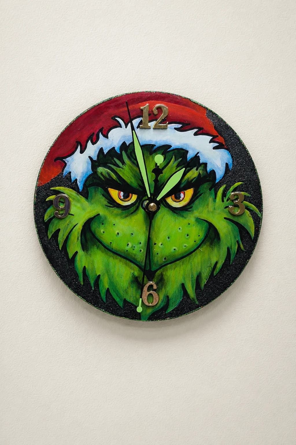 Grinch Face Clock