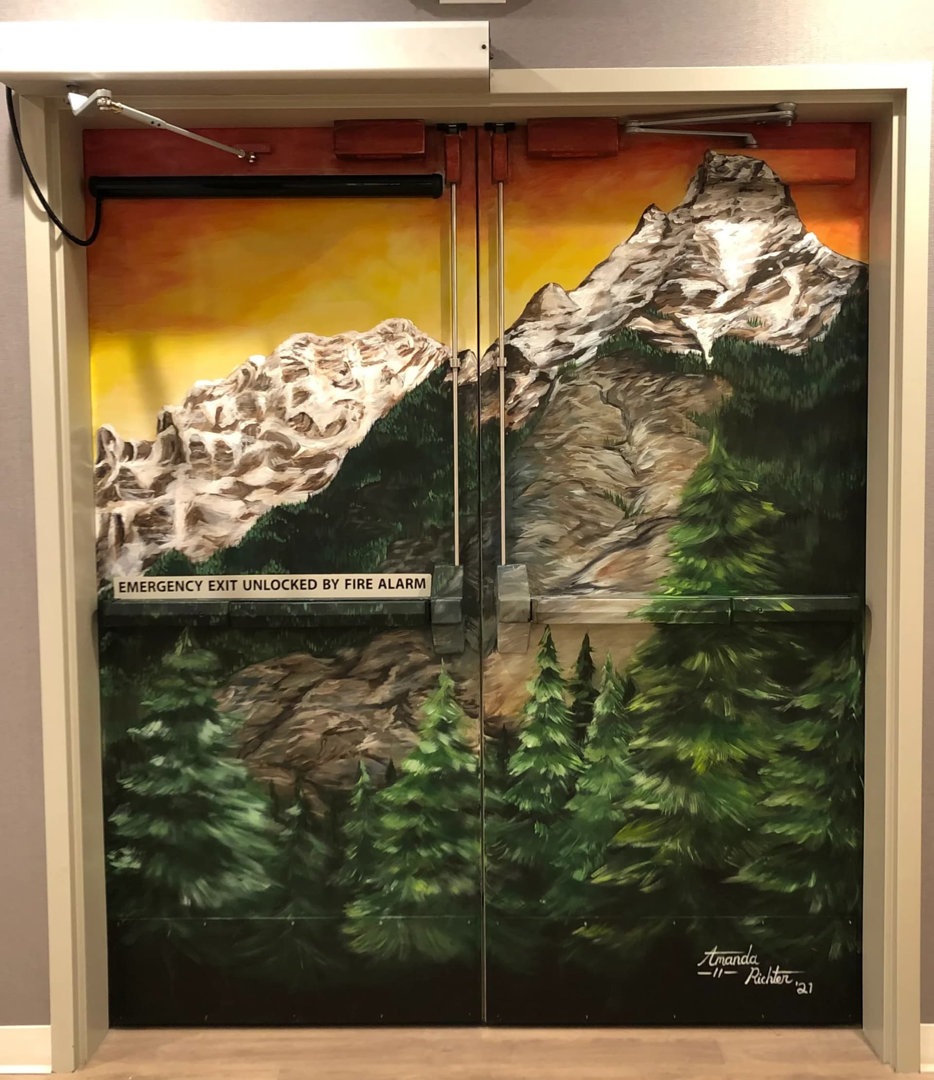 Montagnes et forêt
