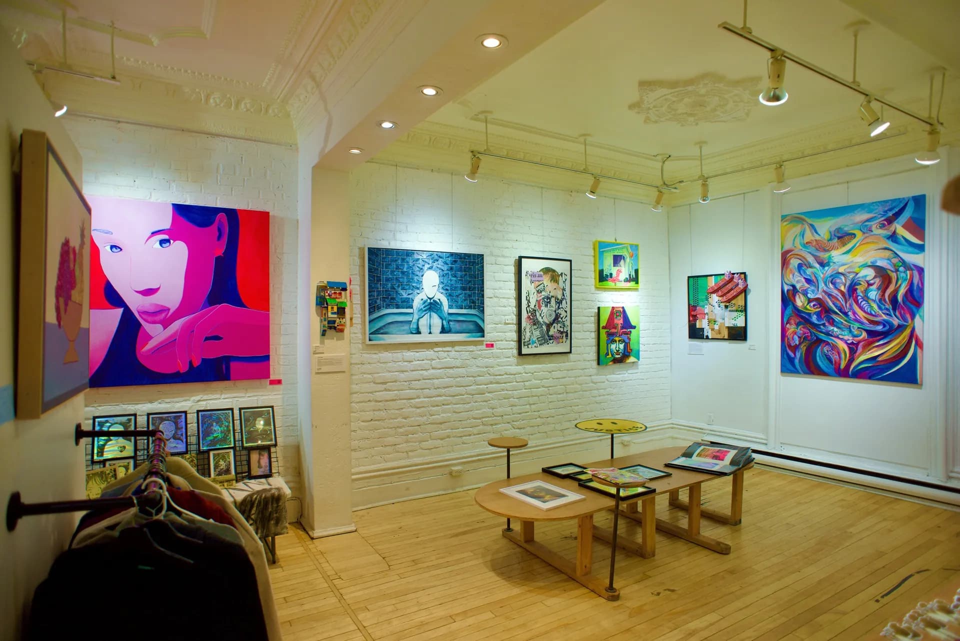 Room at the 4455 Saint-Denis gallery, white brick walls and wooden floor