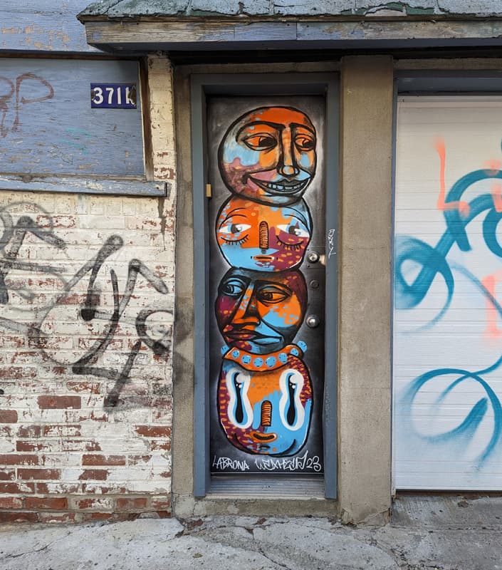 Waxhead and Labrona in a Plateau alley