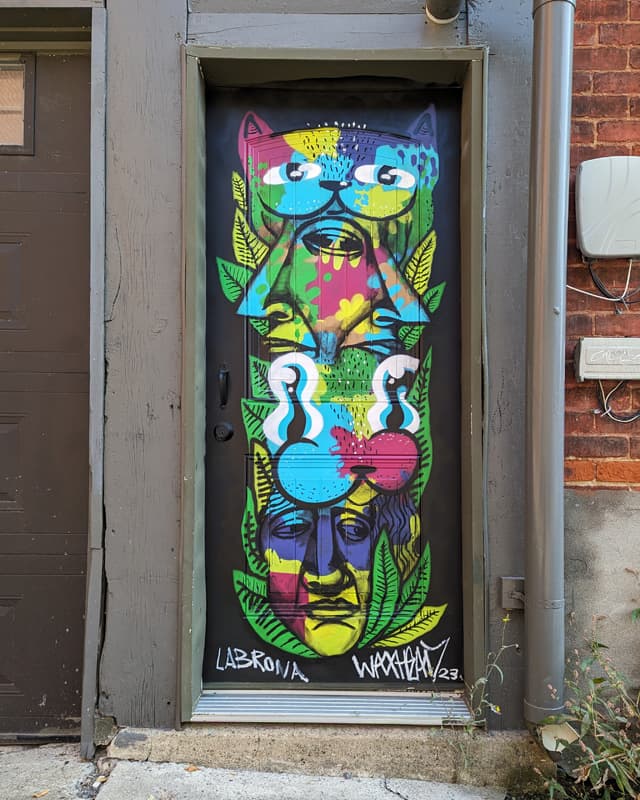 Waxhead and Labrona in a Plateau alley