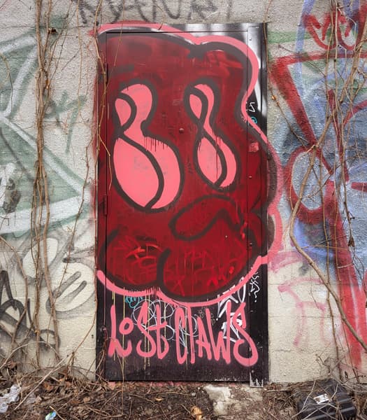 Lost Claws in a Plateau alley