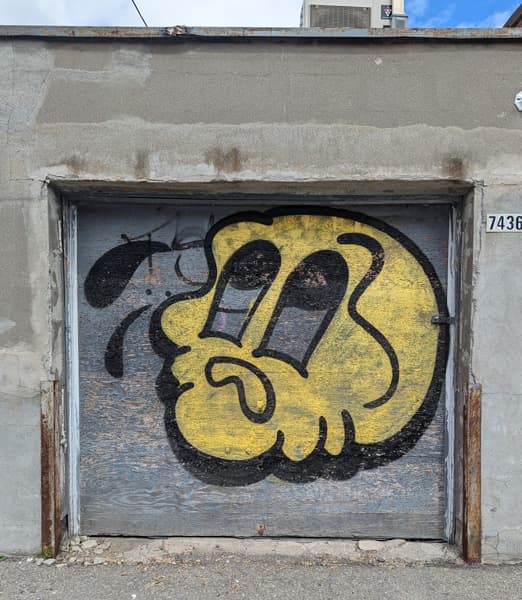 Lost Claws in a Villeray alley