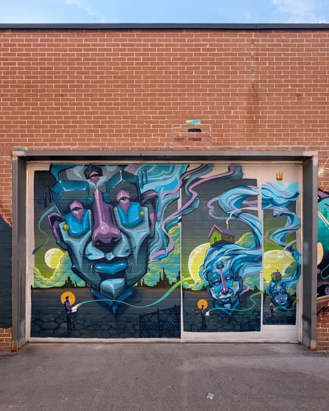 Monk.e in a Hochelaga alley