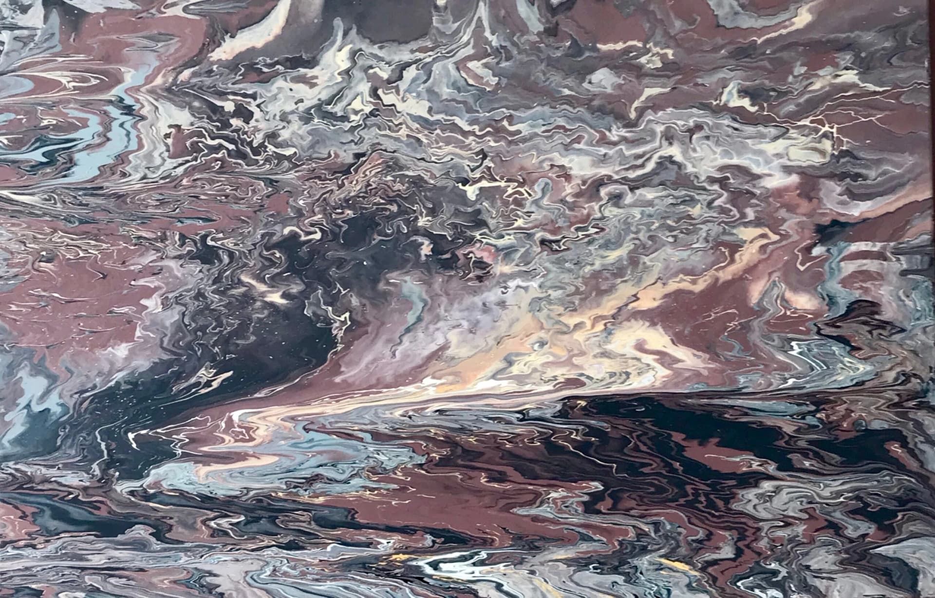 Ciel menaçant sur le fleuve