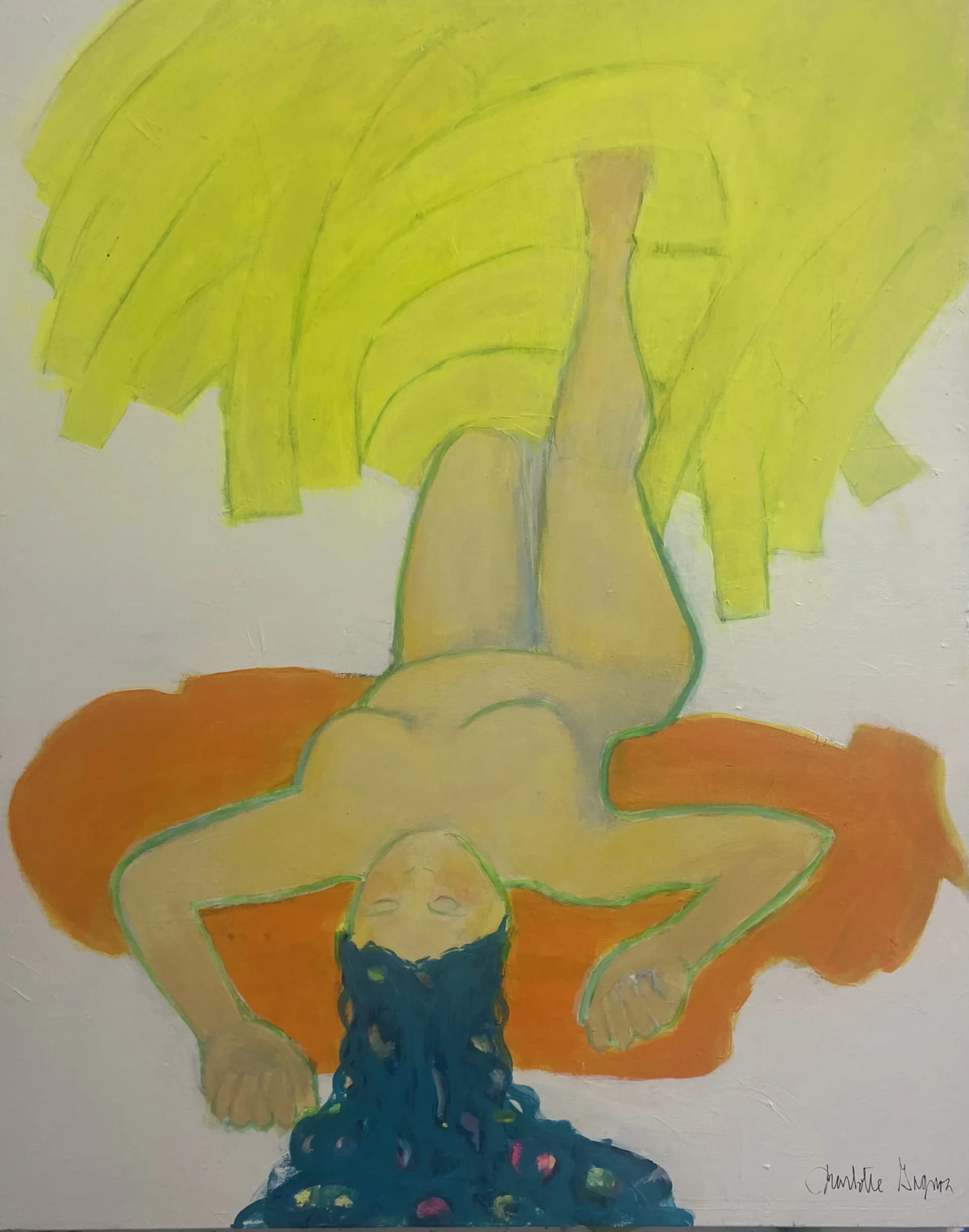 Femme allongée avec chevelure bleue