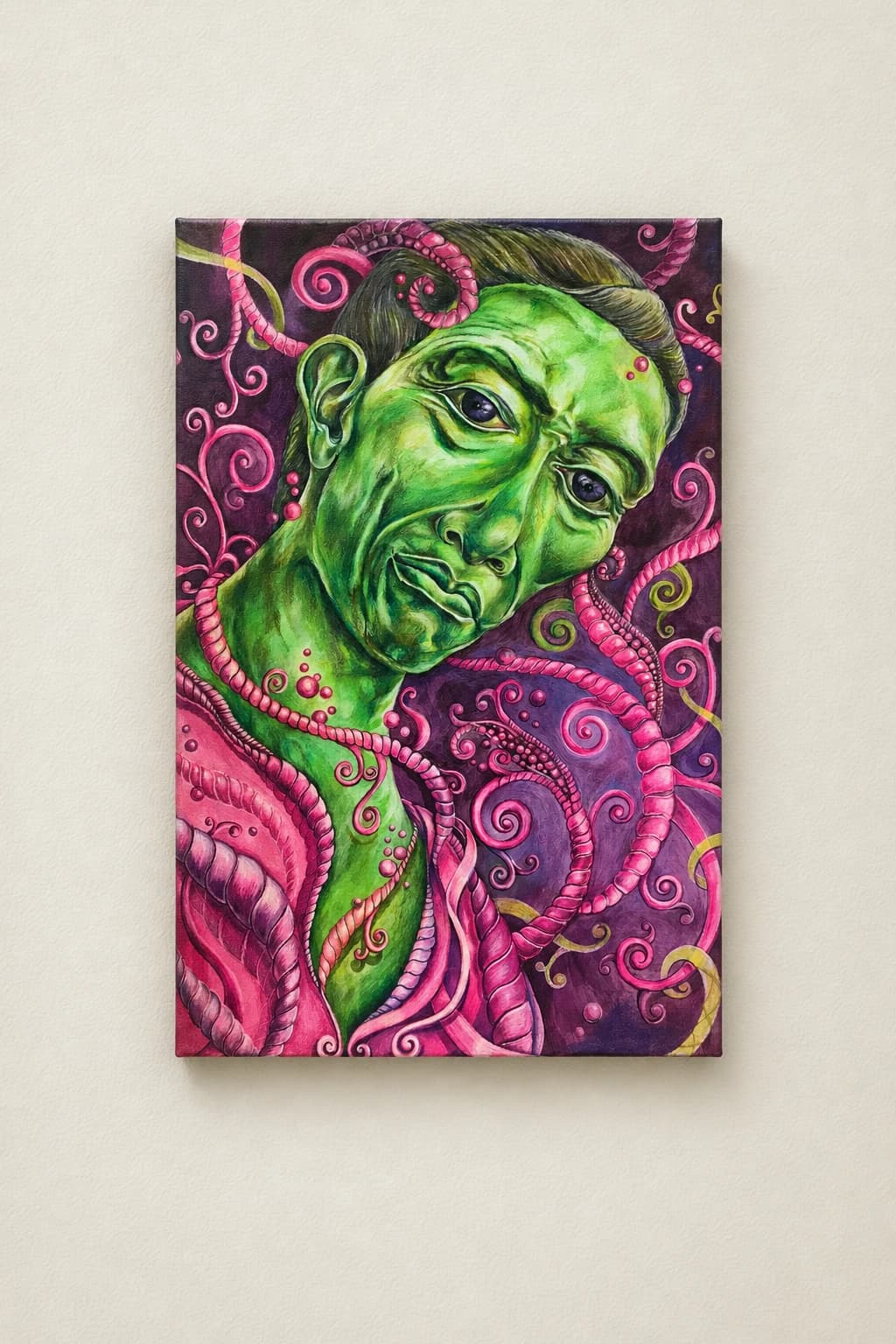 Portrait vert aux volutes roses
