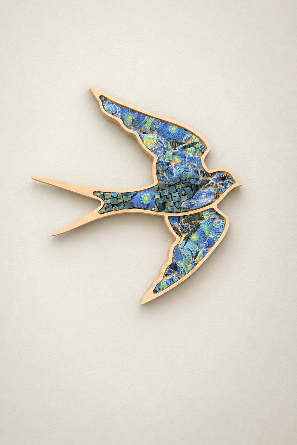 Hirondelle en mosaïque céleste